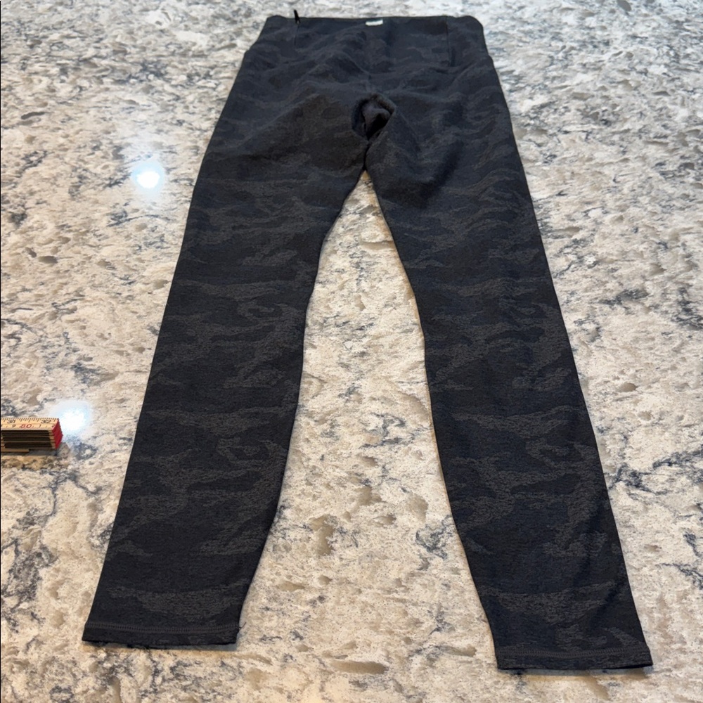 By Vuori Clean Elevation Camo High Rise Leggings Black Gray XS - Picture 13 of 15